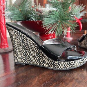 Charles by Charles David Black Patent Leather Wedge Sandals – Size 9.5 – 4" Snak